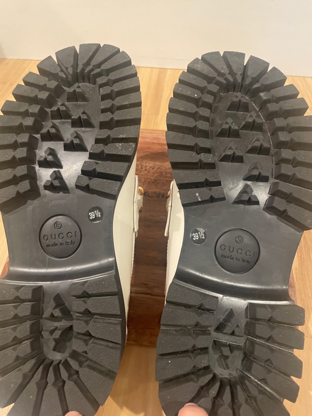 Gucci Cordovan Lux in Mysric White. Lug Sole Loafers. Navy Logo w/ Gold Chain - Picture 11 of 13